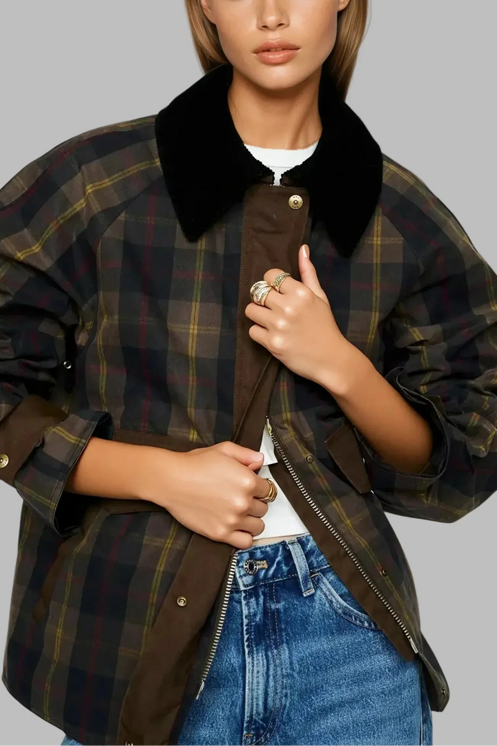 Tessa Classic Jacket in timeless plaid, featuring a straight-cut design and fully lined interior for a stylish and comfortable fit. - 1