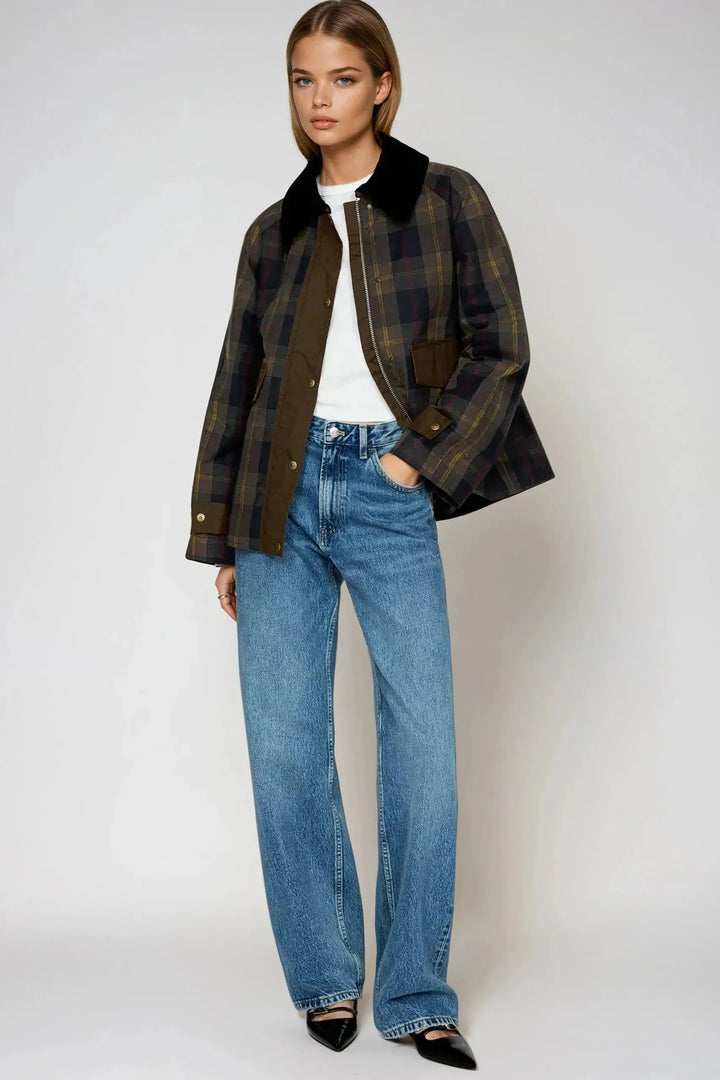 Tessa Classic Jacket in timeless plaid, featuring a straight-cut design and fully lined interior for a stylish and comfortable fit. - 3