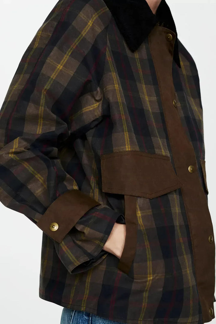 Tessa Classic Jacket in timeless plaid, featuring a straight-cut design and fully lined interior for a stylish and comfortable fit. - 5