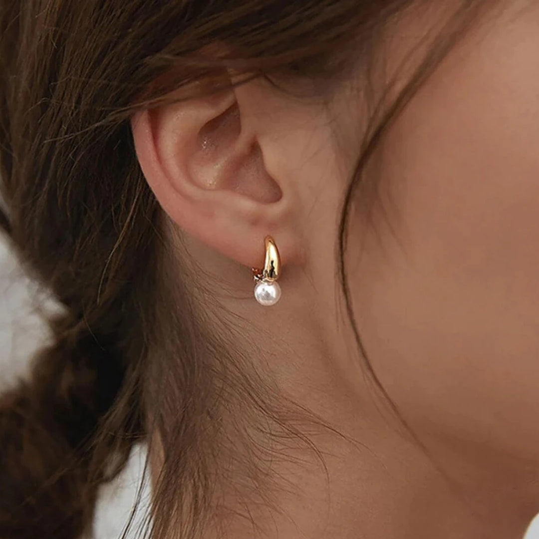 Oralie | Small vintage earrings with a subtle shimmer