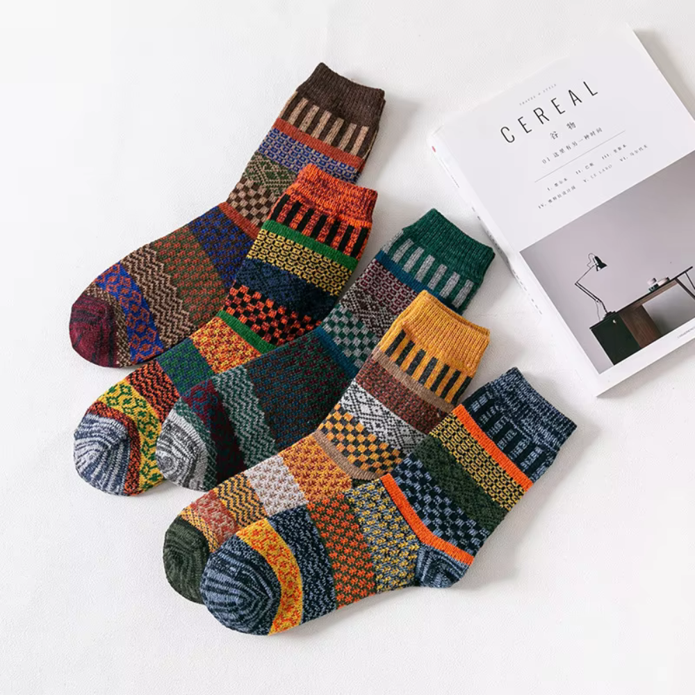 Colorful retro sheep wool socks featuring a thick design, perfect for keeping your feet warm during winter. - 3