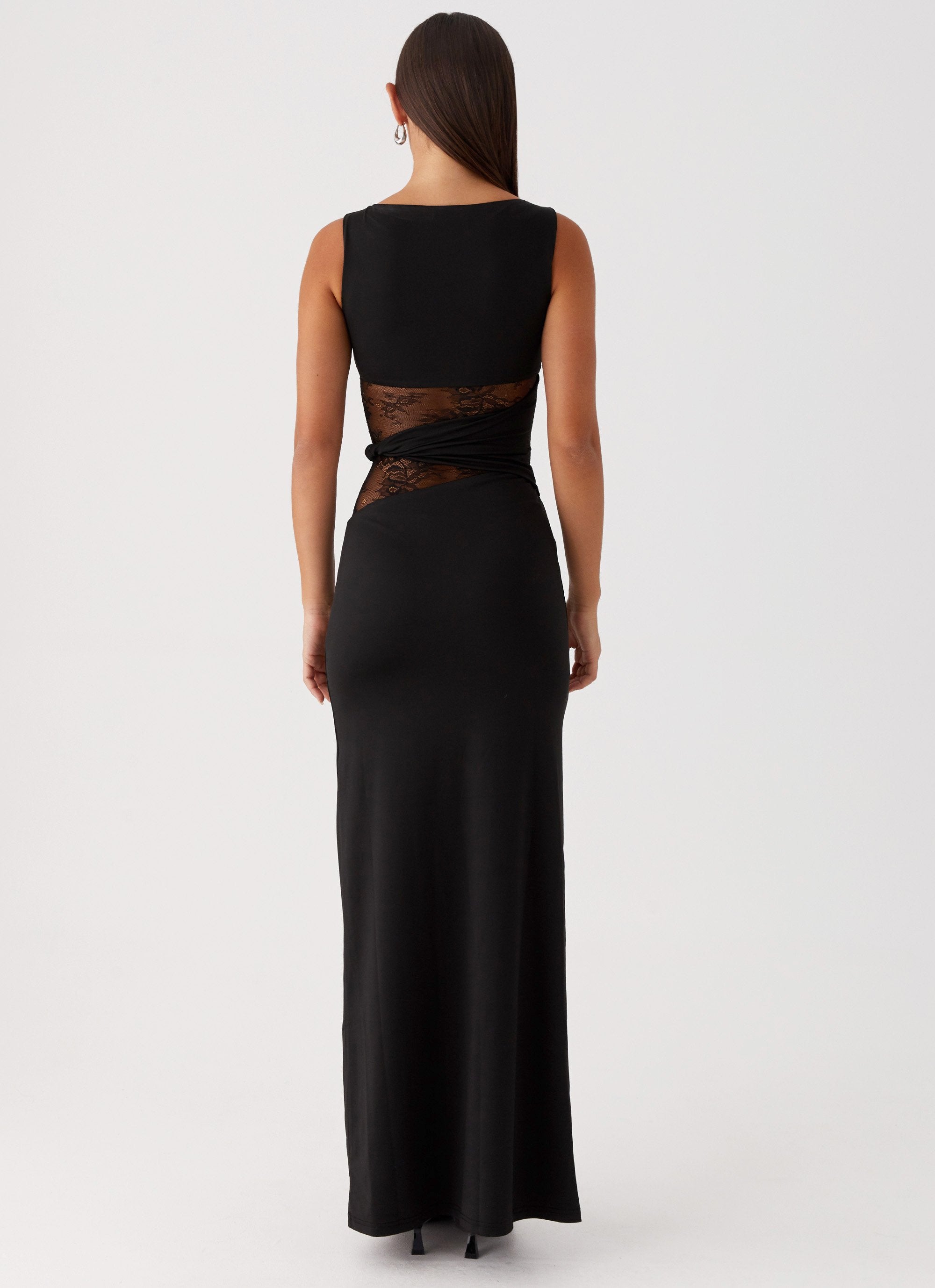 Leni | Fitted maxi dress with subtle cut-outs and laces