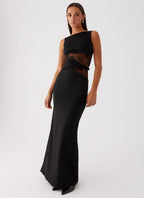 Leni | Fitted maxi dress with subtle cut-outs and laces