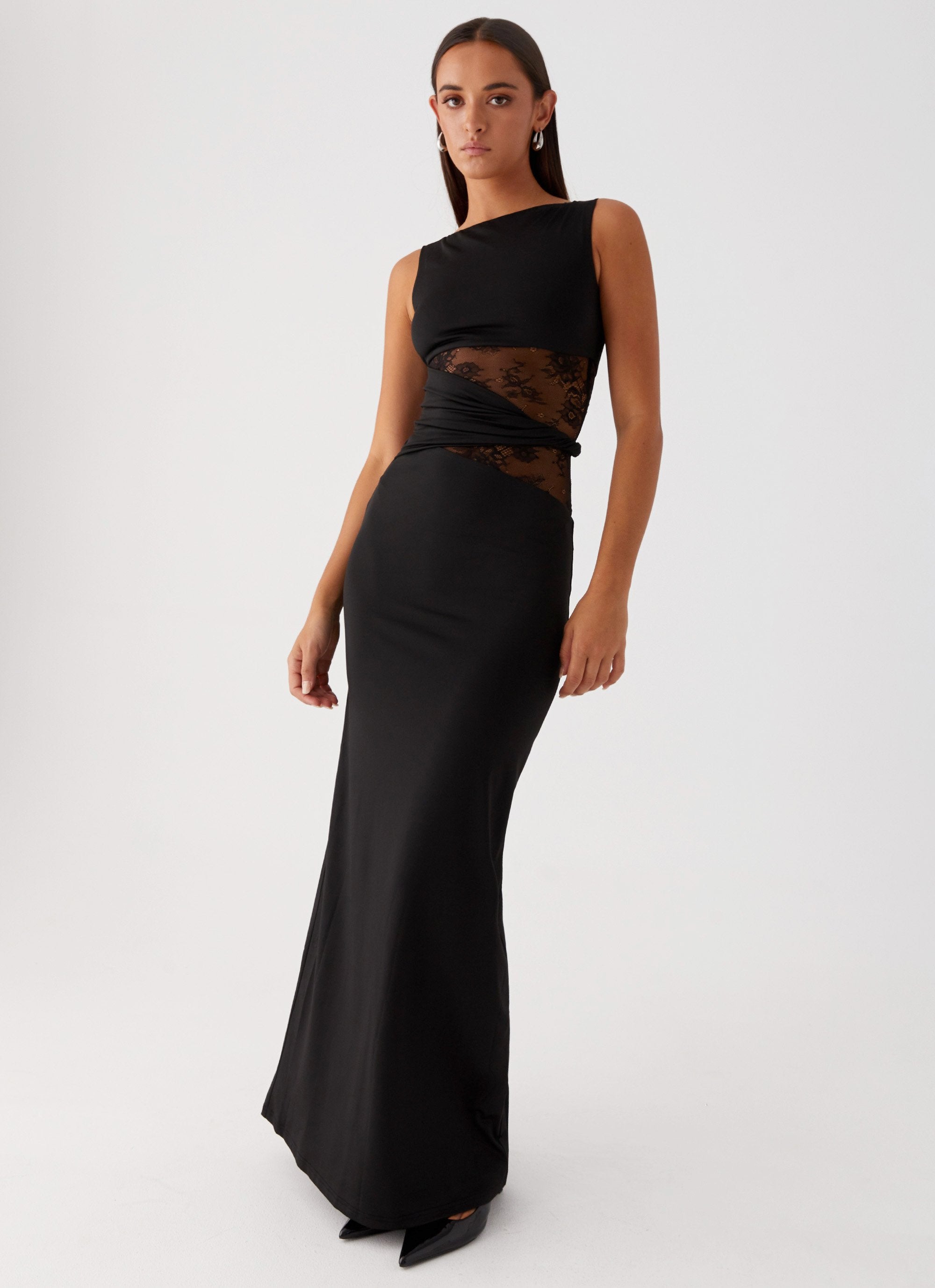 Leni | Fitted maxi dress with subtle cut-outs and laces