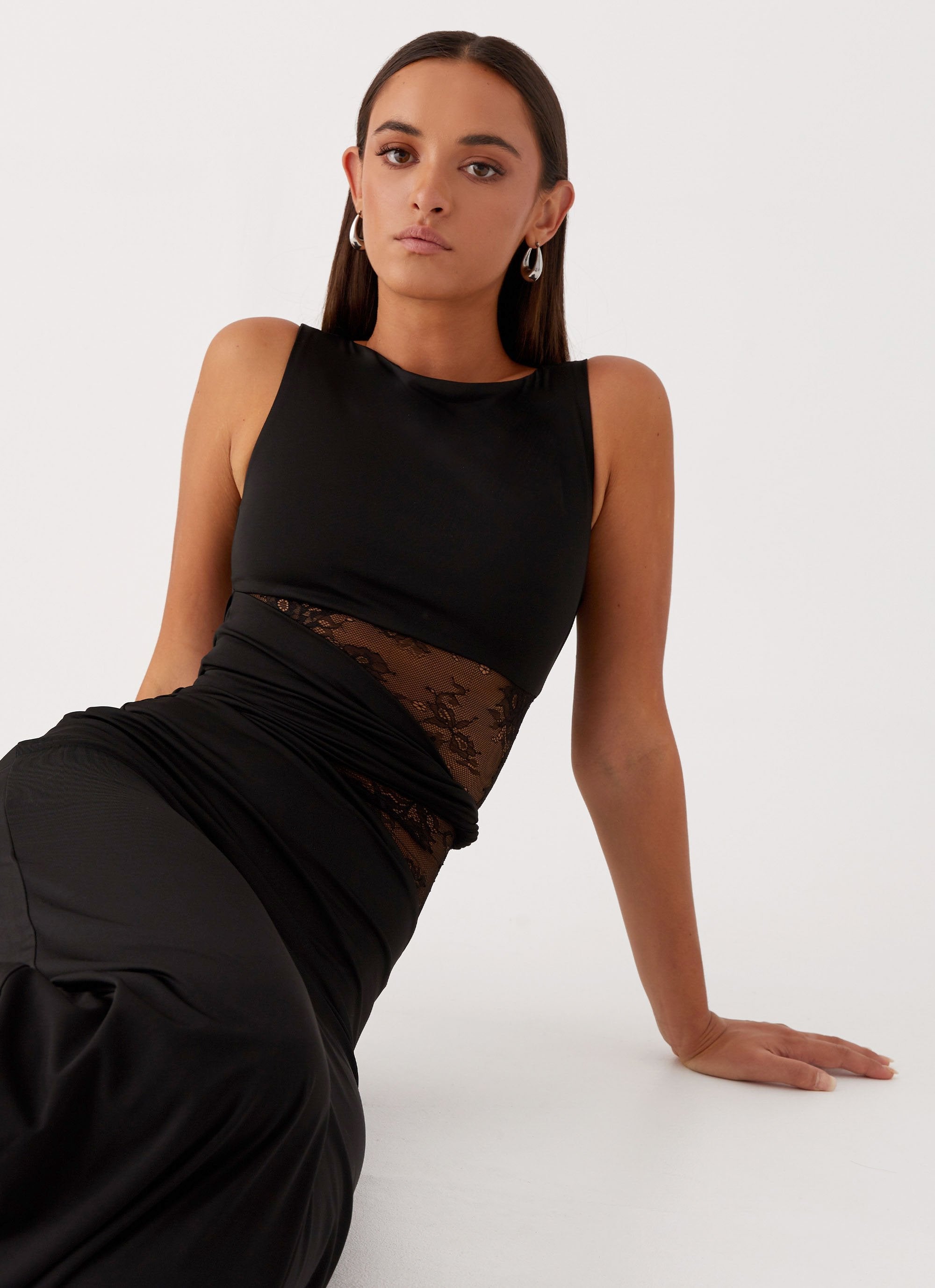 Leni | Fitted maxi dress with subtle cut-outs and laces