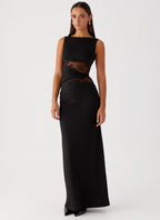 Leni | Fitted maxi dress with subtle cut-outs and laces