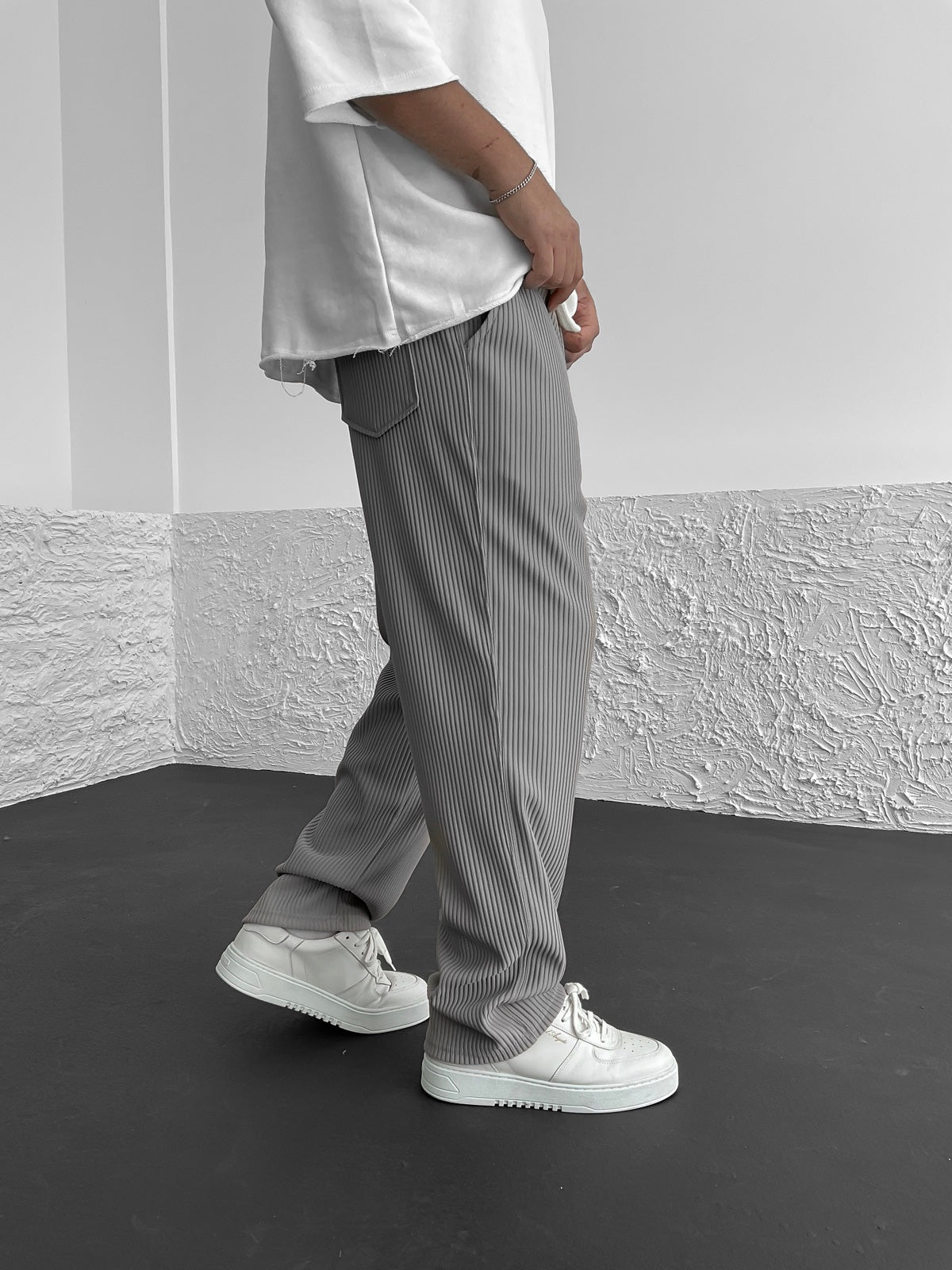 Rive | RIBBED RELAXED FIT TROUSERS