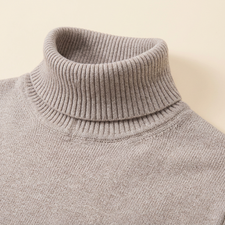 Travis turtleneck collar knit detail