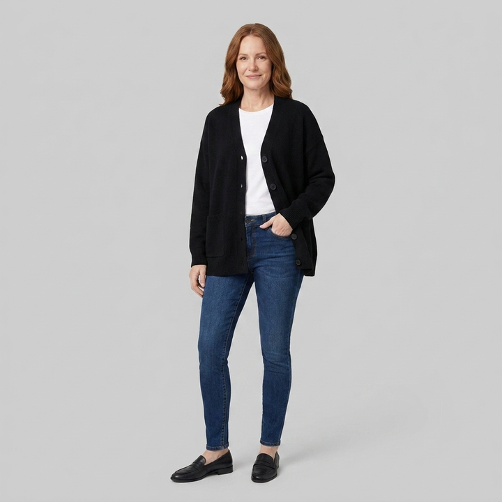 Sable cardigan black pose