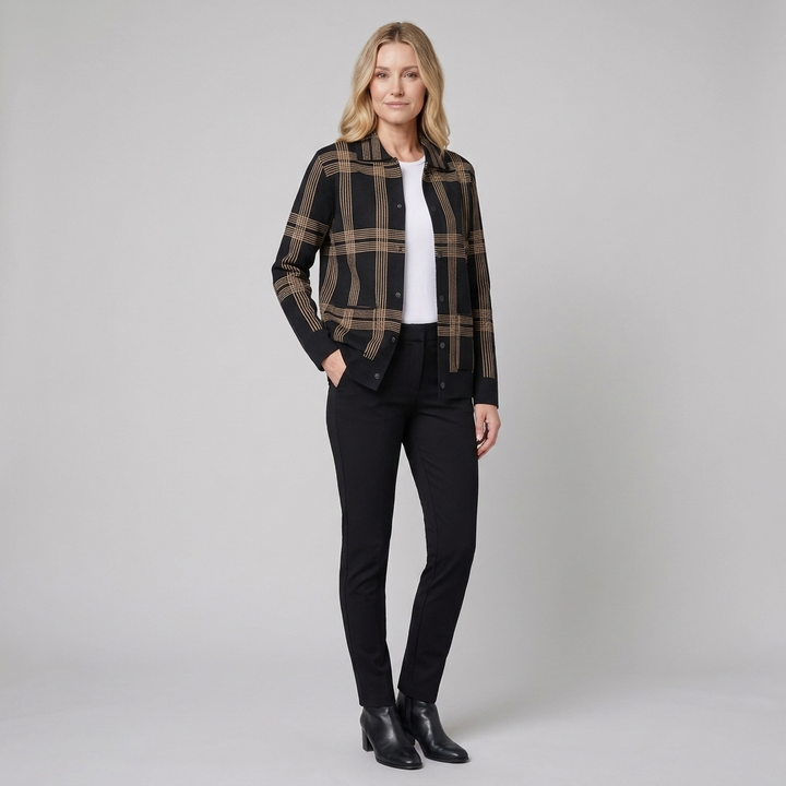 Fina cardigan black pose