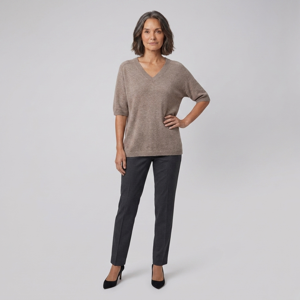 Vela top beige pose