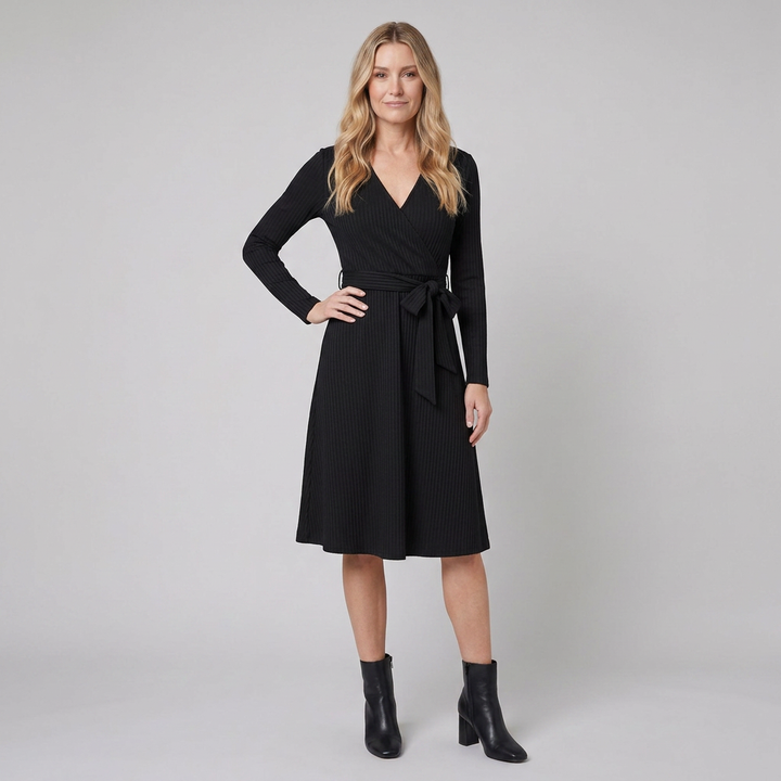 Wynne dress black pose