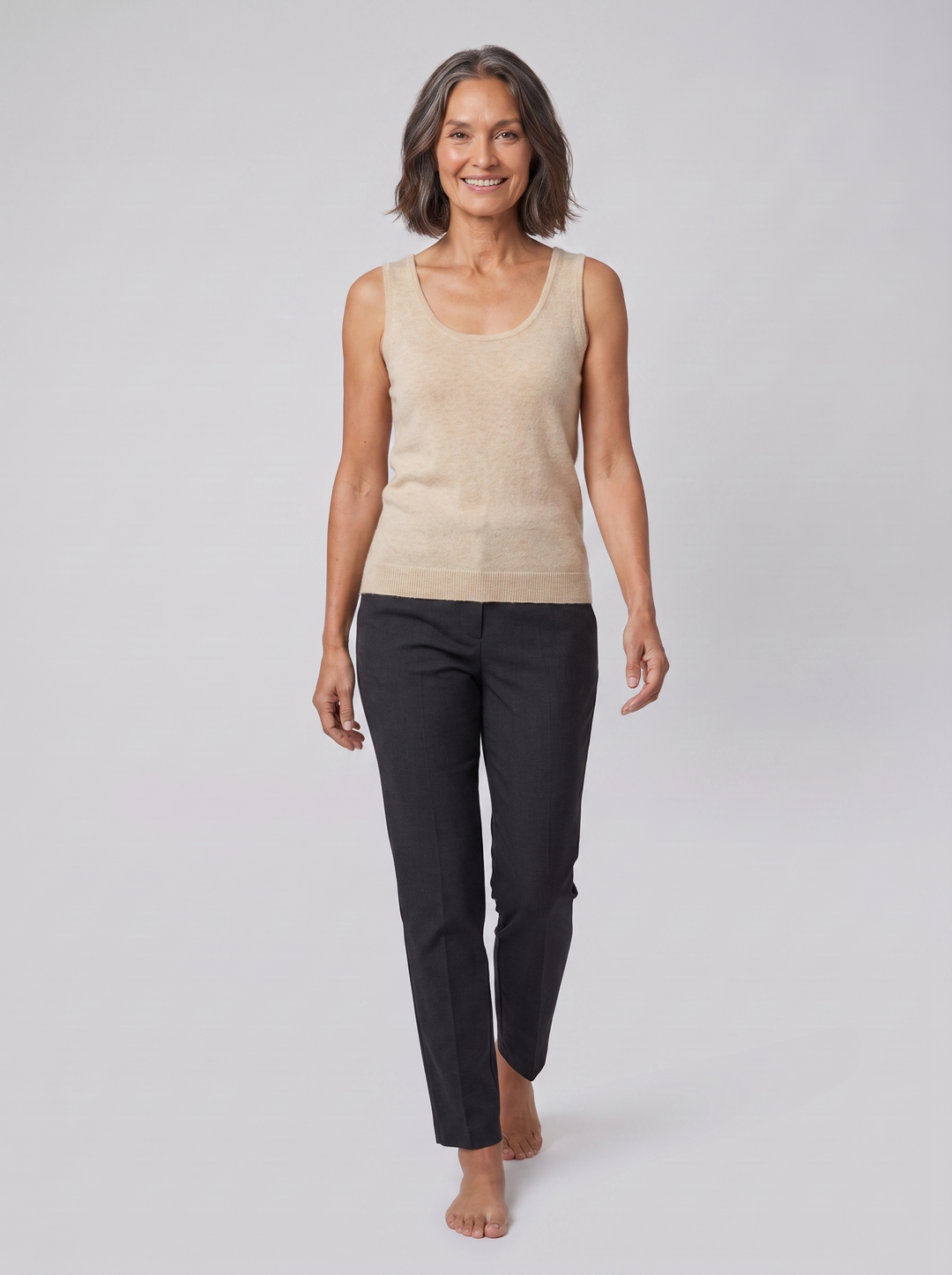 Ivanna Quinn cashmere tank beige on model