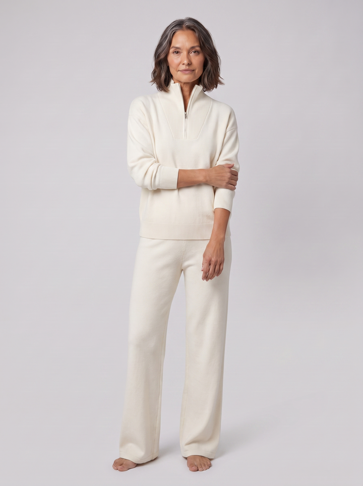Fjordboer lounge set clouds cream on model