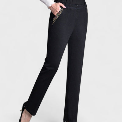 Maira – Women’s jeans with side pockets and elastic waistband