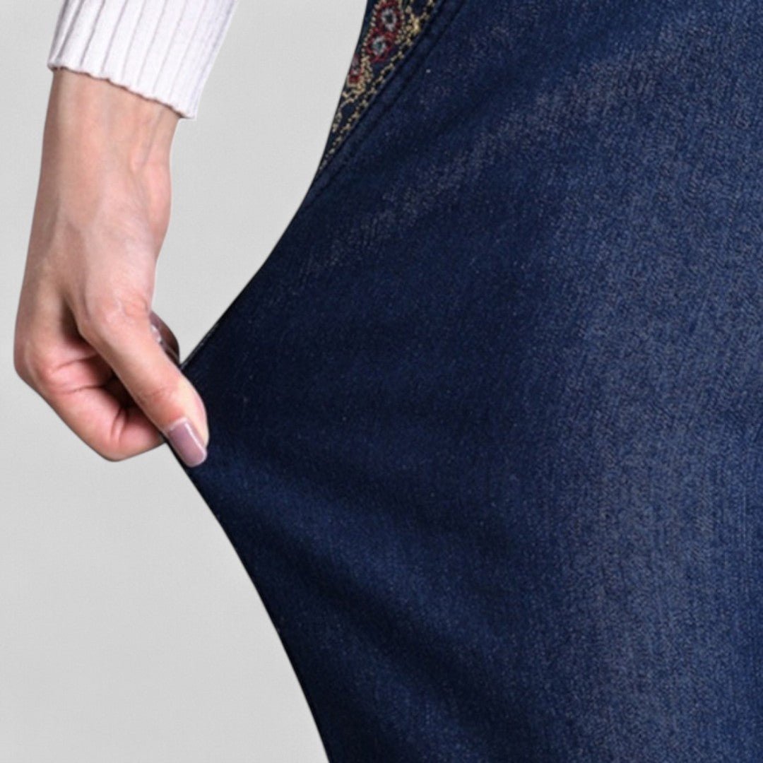 Maira – Women’s jeans with side pockets and elastic waistband