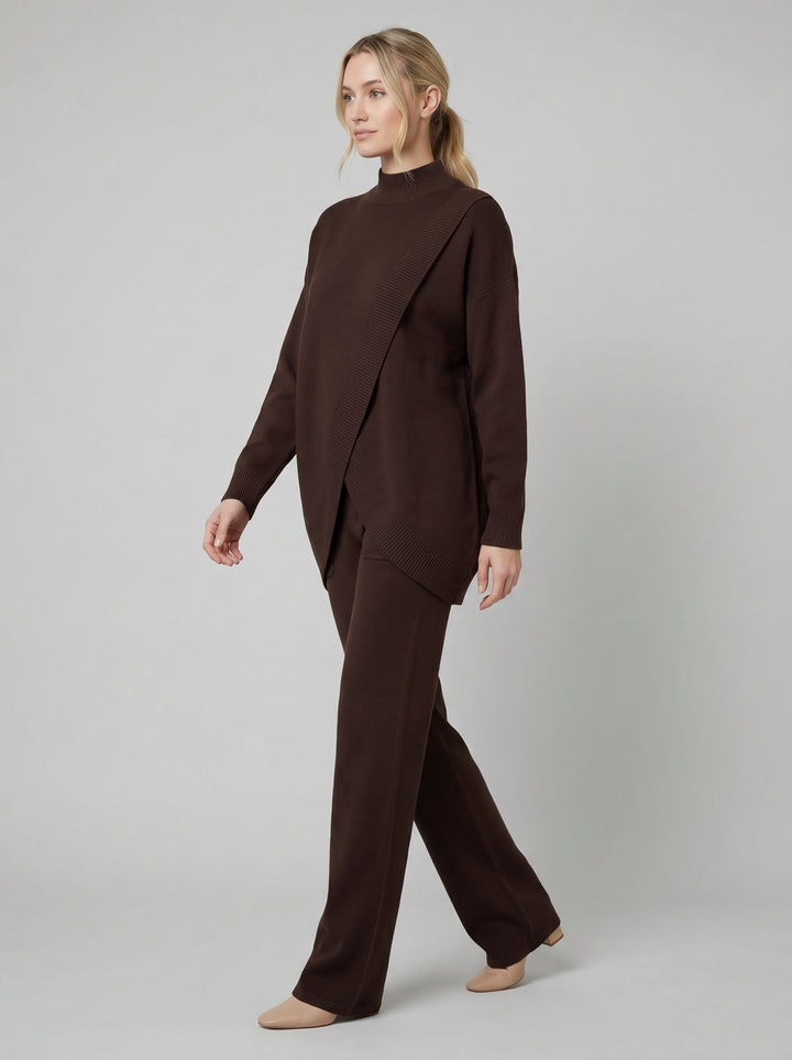 Larissa two-piece knit set brown - side on model
