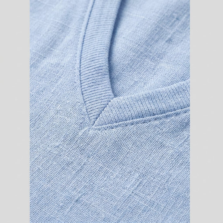 Liam mens linen V-neck T-shirt fabric detail