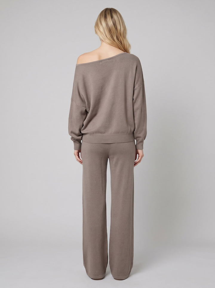 Luxe Eleganza loungewear set in camel taupe, back view on model