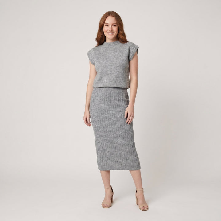 Maratea gray rib knit set on model