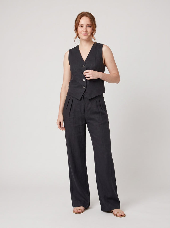 Marlowe linen trouser set black on model