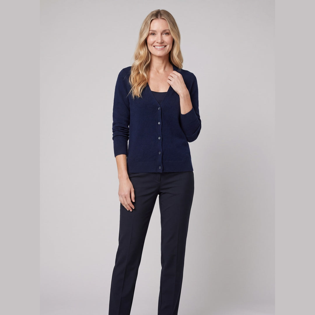 Nordique knit top navy on model
