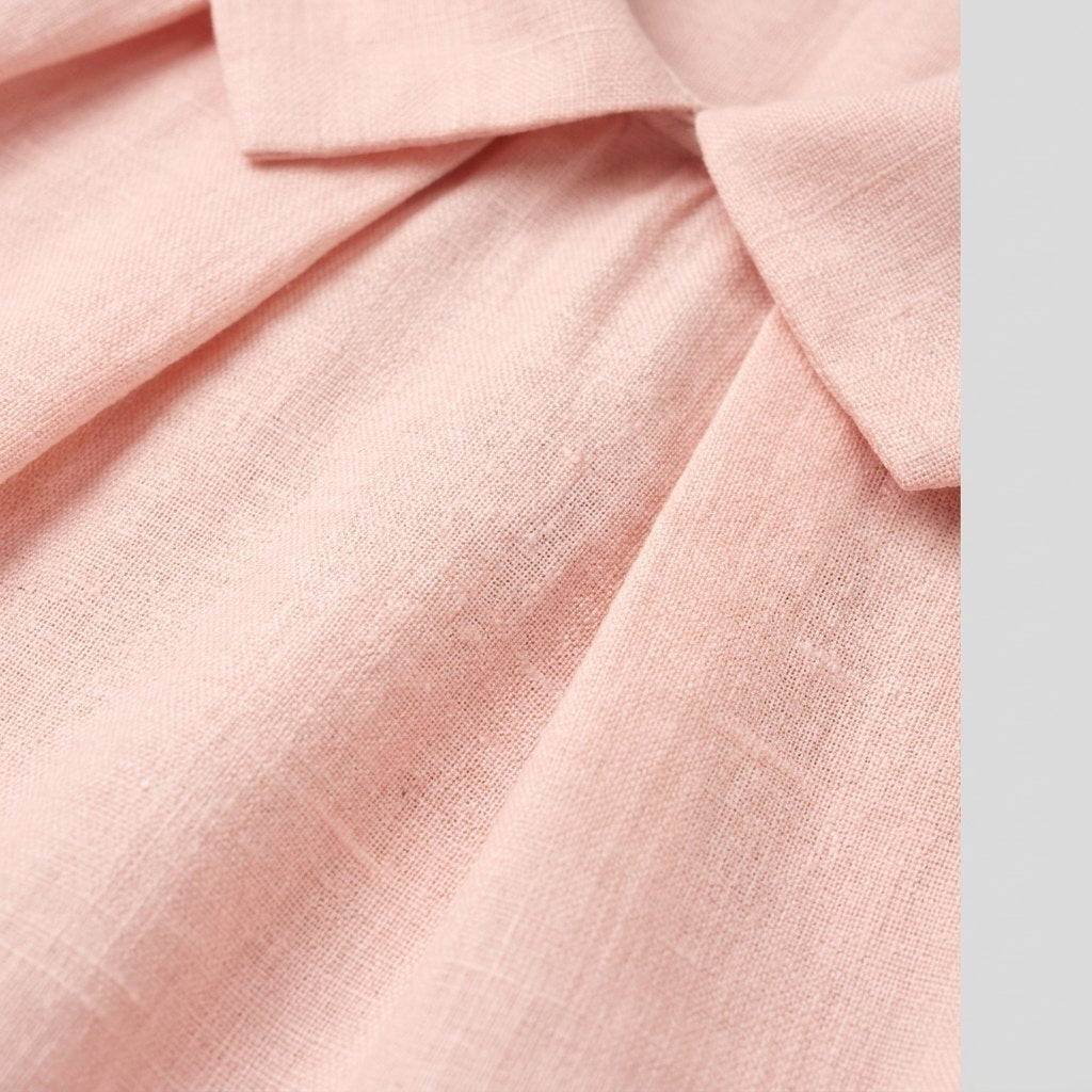 Close-up of the linen weave and the small Peter Pan collar