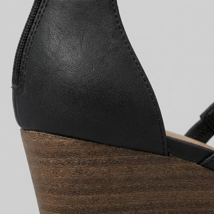 Rosa Sandals leather and wooden wedge texture close-up