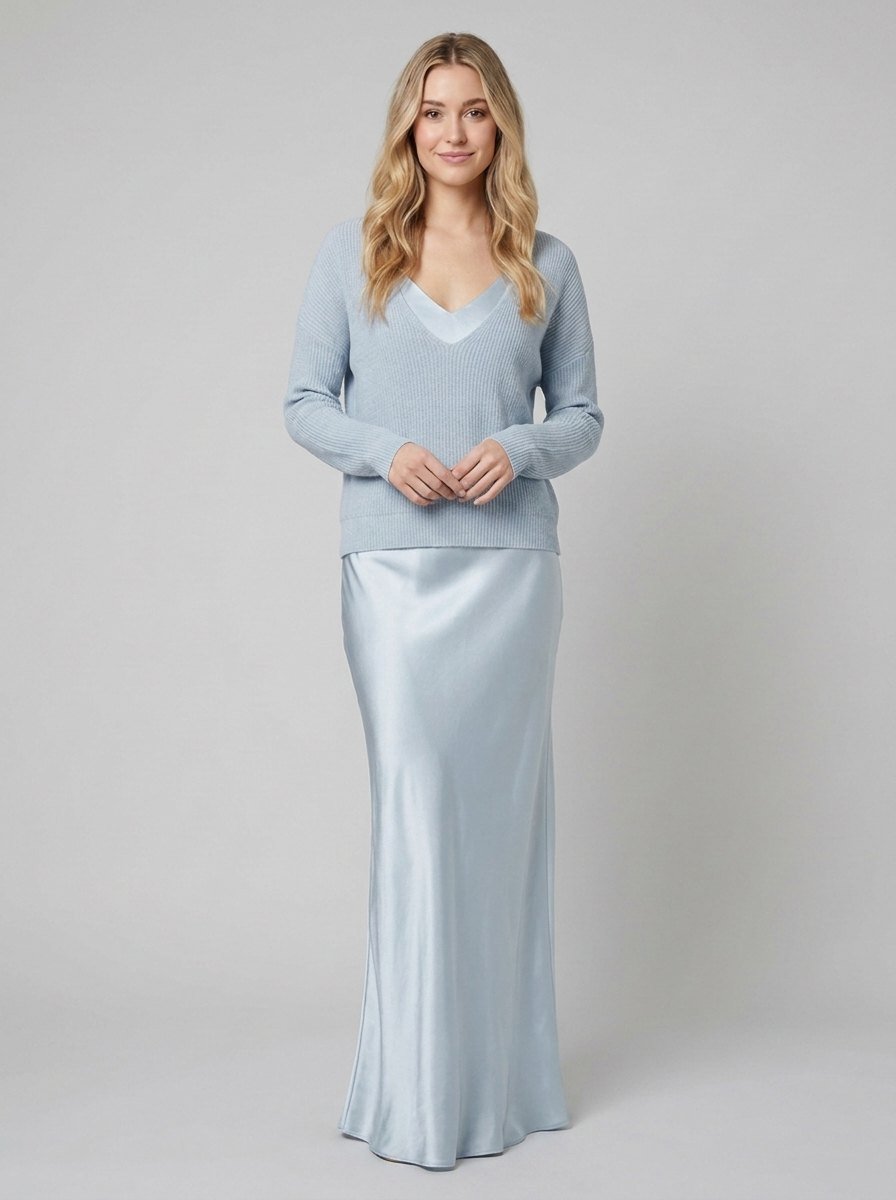 Satin Elegance set light blue on blonde model