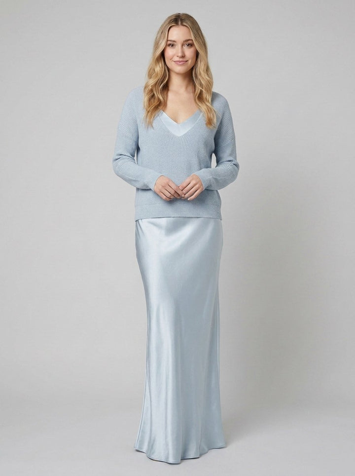 Satin Elegance set light blue on blonde model