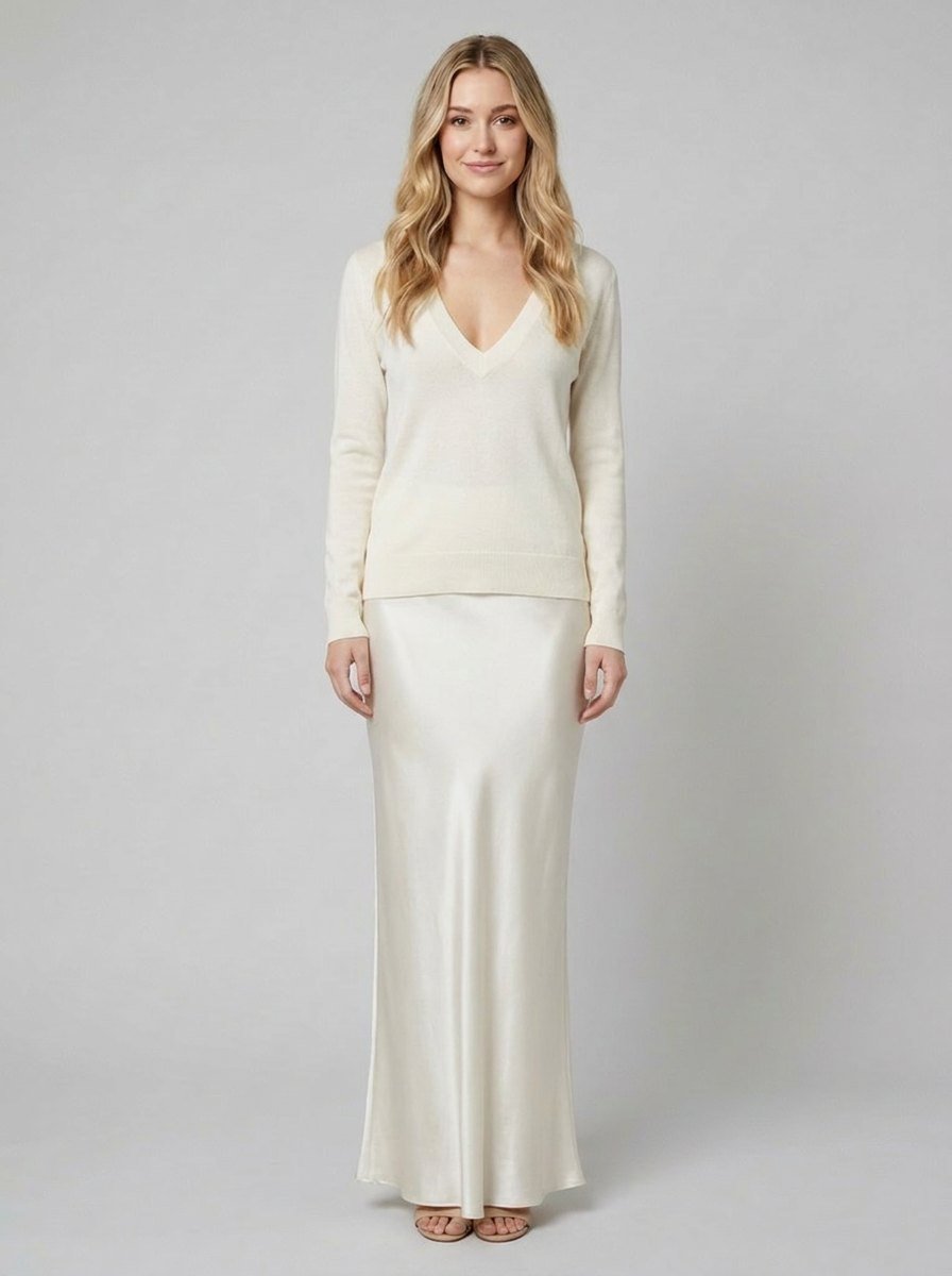 Satin Elegance set white on blonde model