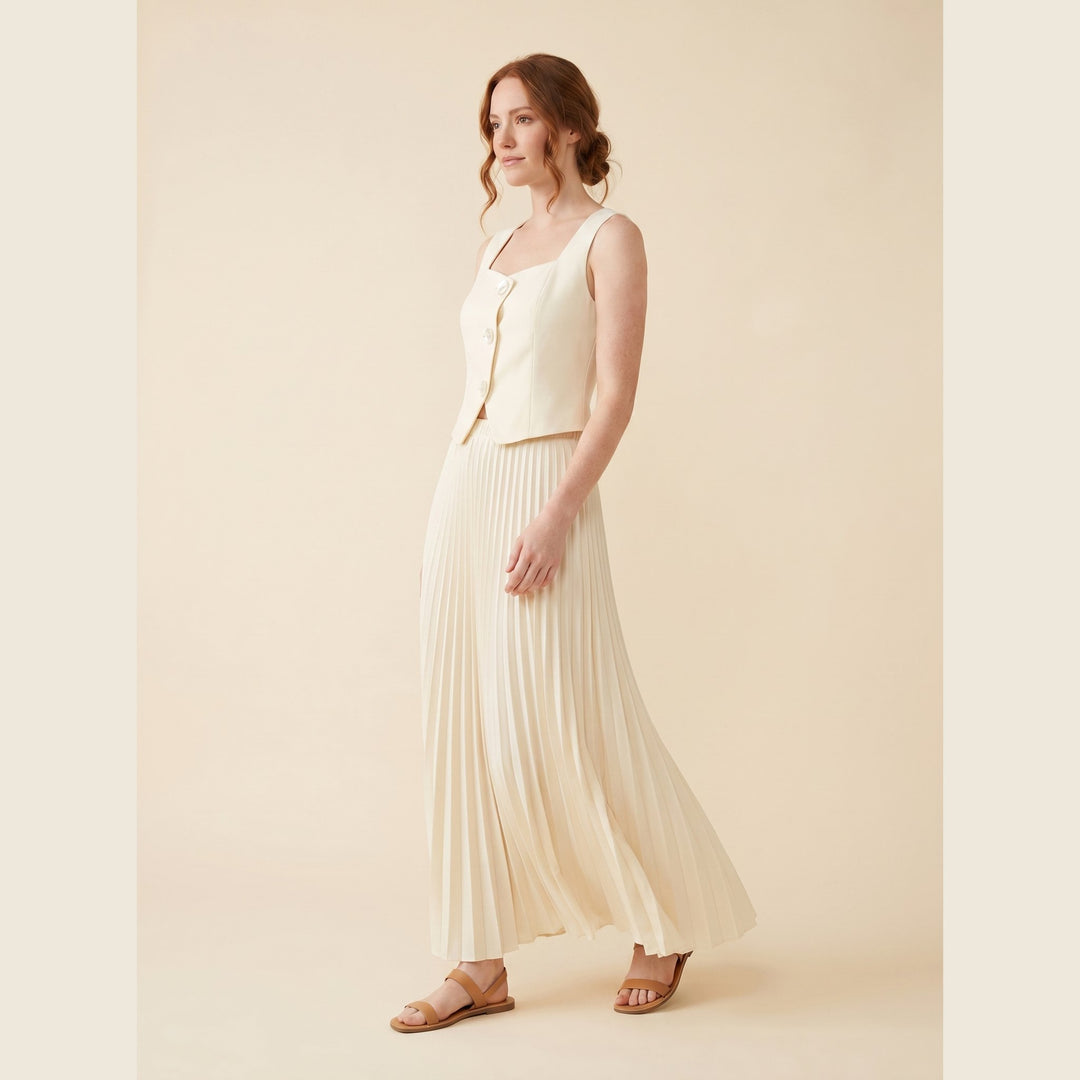 Sera cream matching set side pose