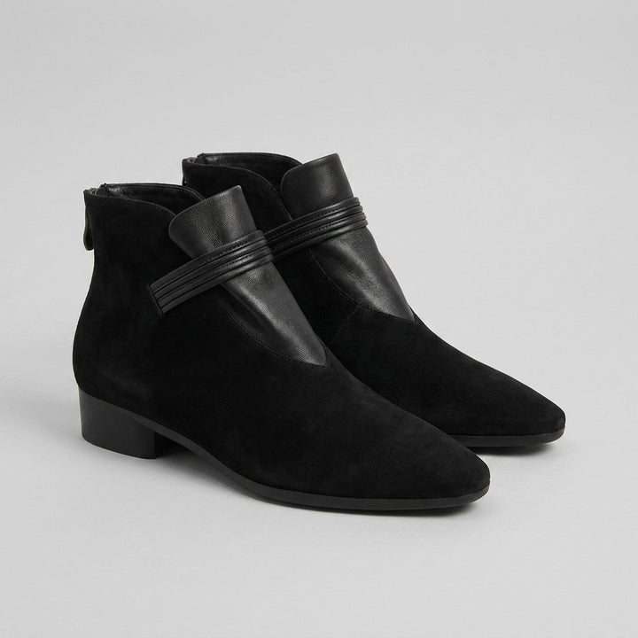 Viva suede ankle boots black pair